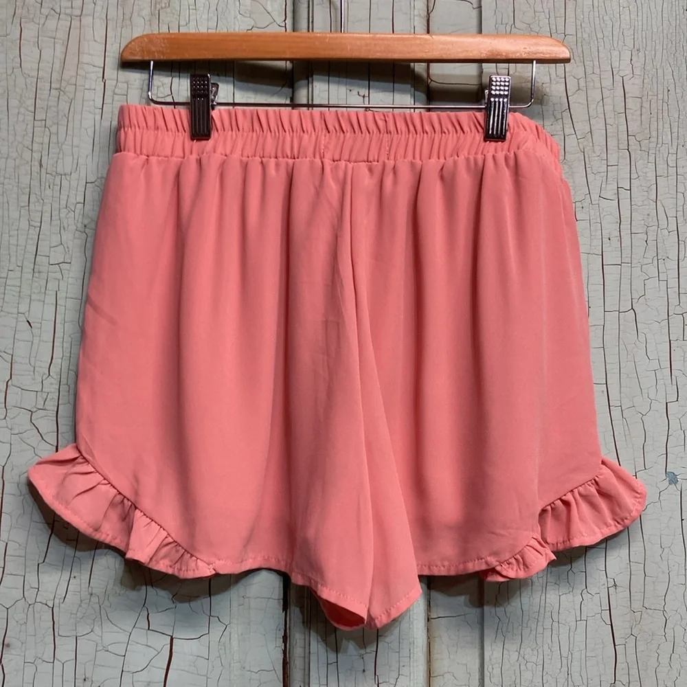 Boy Meets Girl Ruffle Shorts - Picture 4 of 6